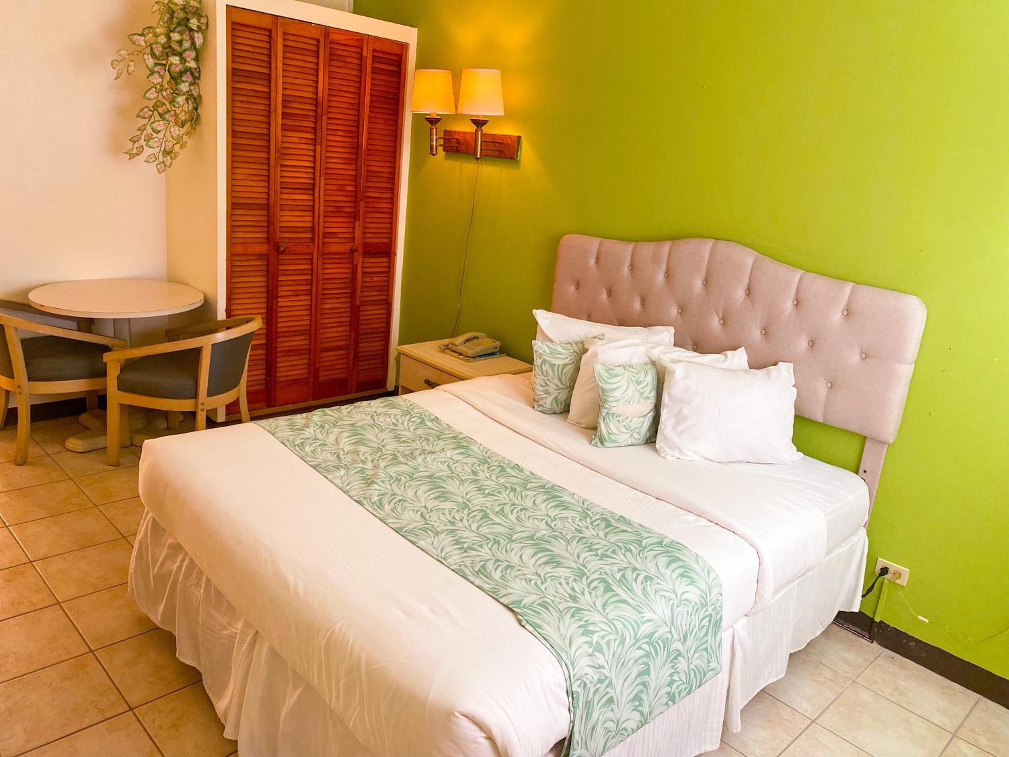 Point Salines Hotel Gwa Kay ภายนอก รูปภาพ